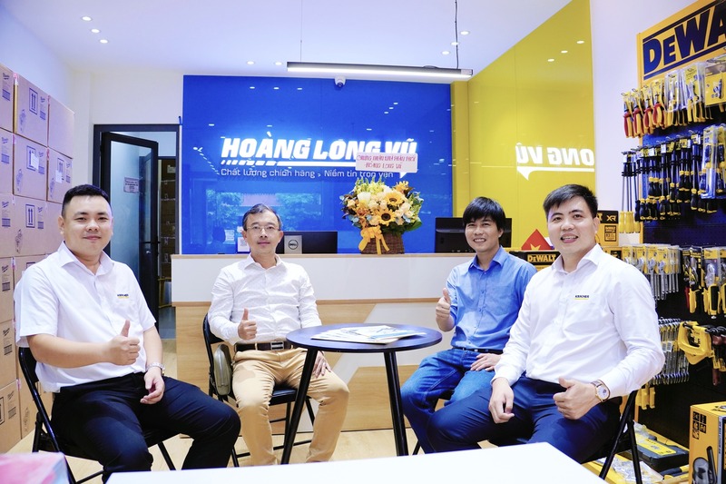 Hình ảnh hoạt động cửa hàng Hoàng Long Vũ